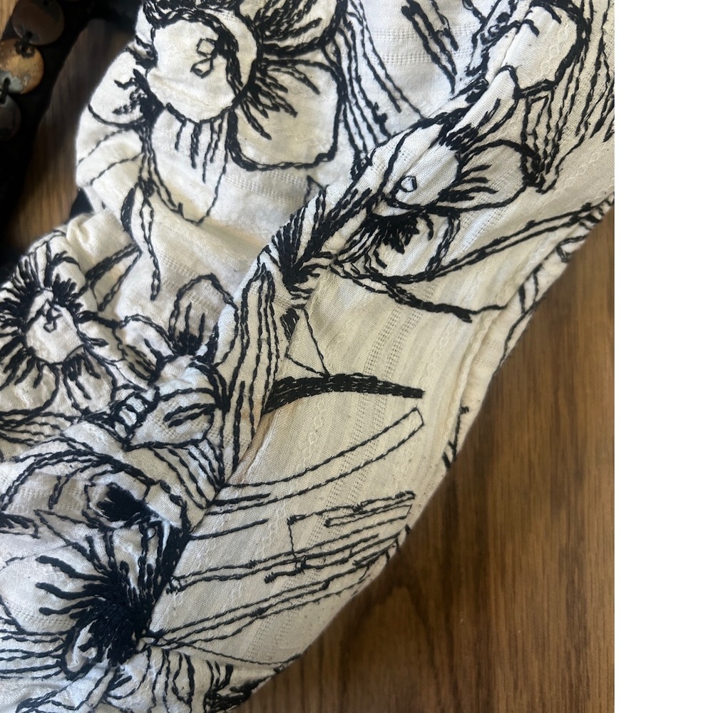 Floral Sketch Print Clutch Bag with Wood Disc Top Handle Black White Boho Bag - Picture 4 of 6